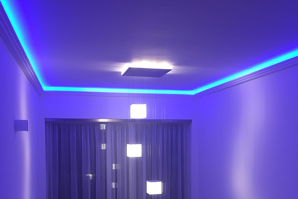 Indirekte LED Beleuchtung mit Stuckleisten, Lichtvouten und